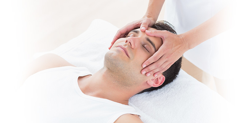 10 Benefits of Head Massage for Hair, Health & Relaxation